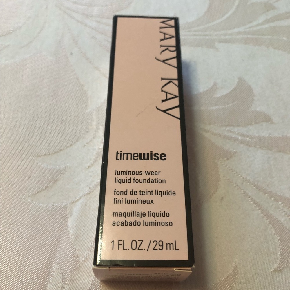 🎀Mary Kay🎀Luminous-Wear Foundation🎀Ivory 2🎀